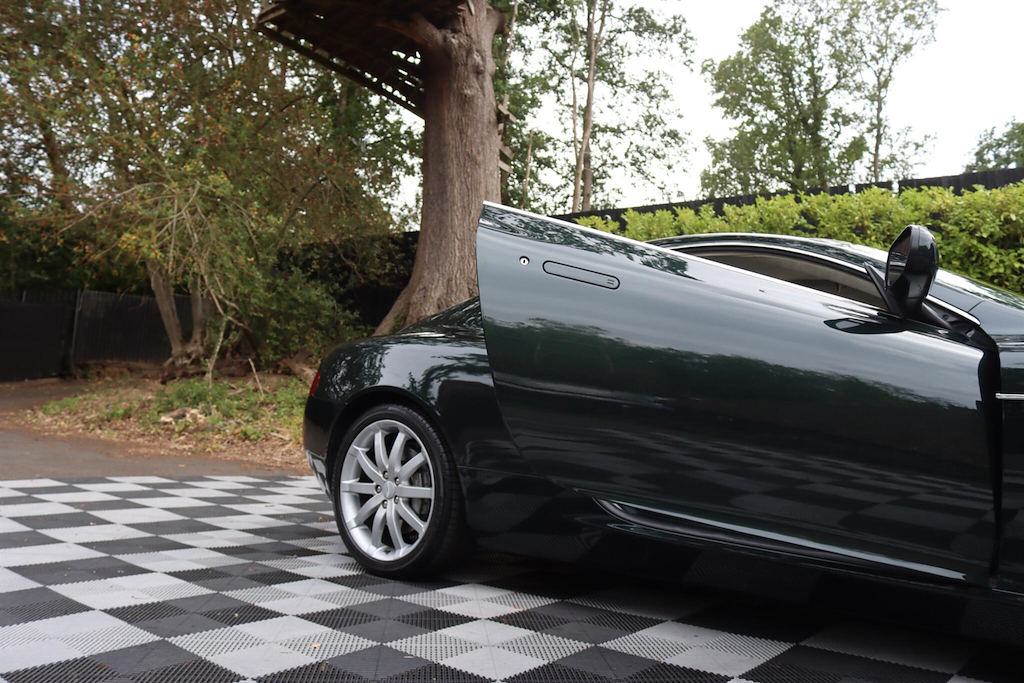 Aston Martin DB9 Aston Martin Db9 5.9 Seq #81