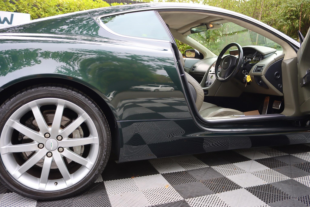 Aston Martin DB9 Aston Martin Db9 5.9 Seq #61