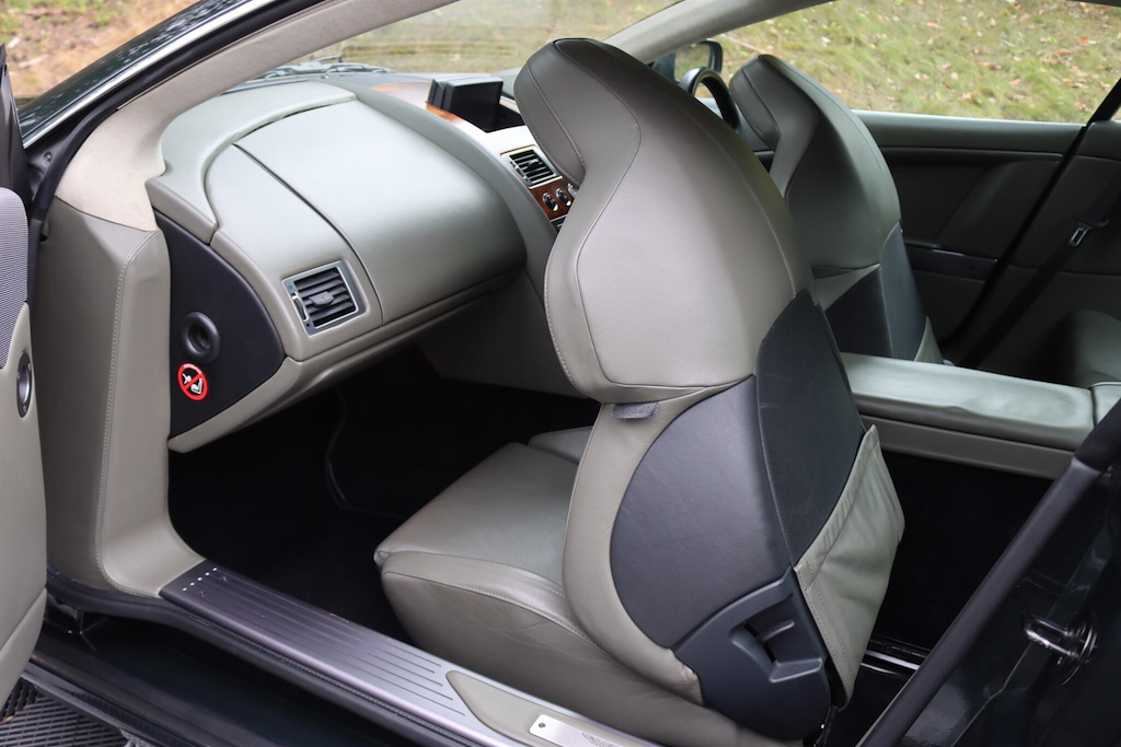 Aston Martin DB9 Aston Martin Db9 5.9 Seq #75