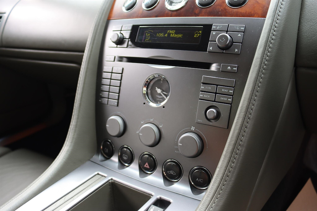 Aston Martin DB9 Aston Martin Db9 5.9 Seq #77