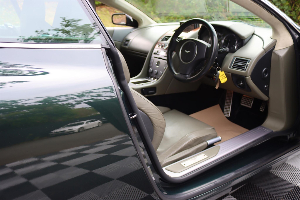 Aston Martin DB9 Aston Martin Db9 5.9 Seq #50