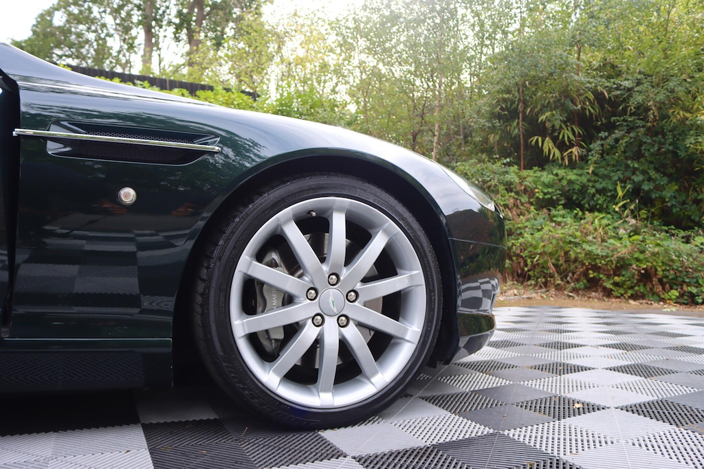 Aston Martin DB9 Aston Martin Db9 5.9 Seq #63