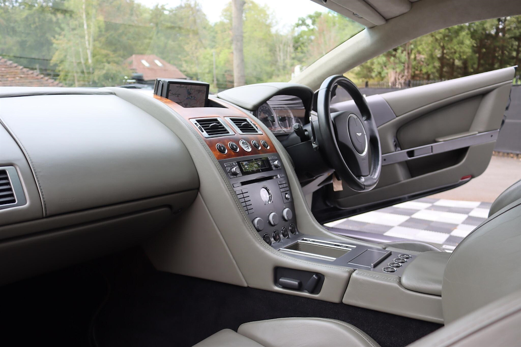 Aston Martin DB9 Aston Martin Db9 5.9 Seq #52