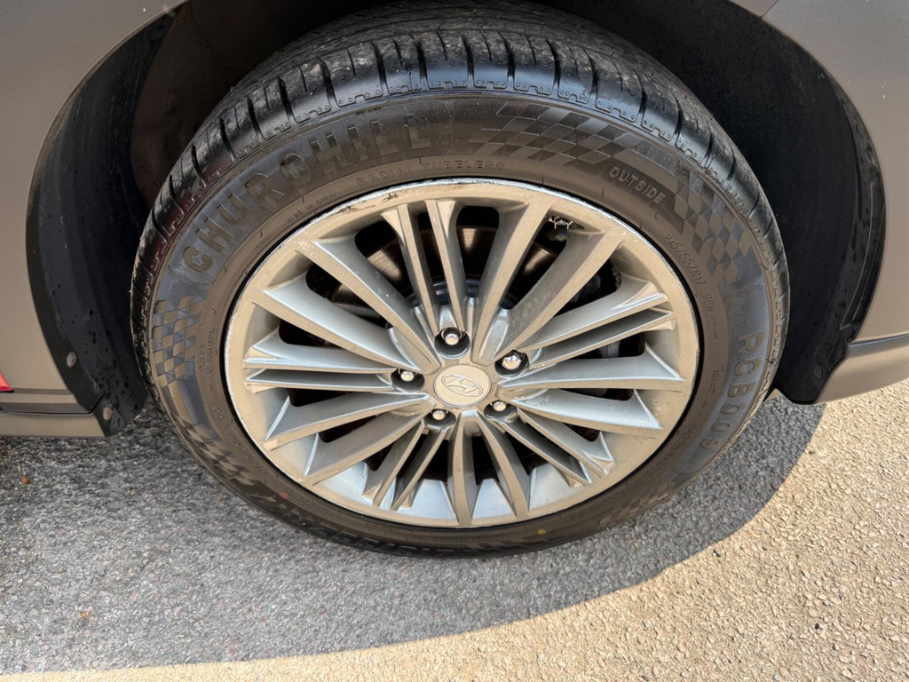 Hyundai Kona Premium Silver #11