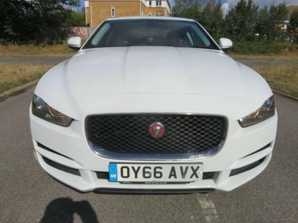 Jaguar XE 2.0D Prestige Euro 6 Ss White #6