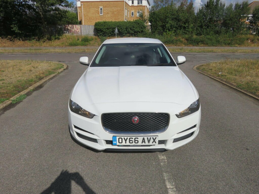 Jaguar XE 2.0D Prestige Euro 6 Ss White #5