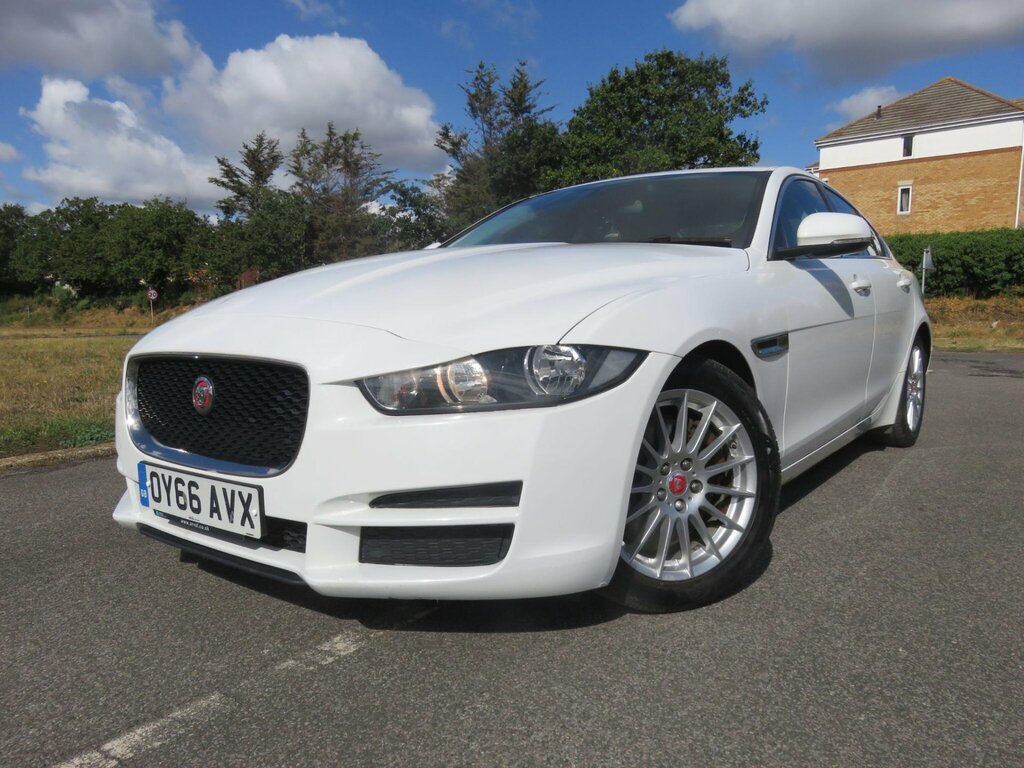 Jaguar XE 2.0D Prestige Euro 6 Ss White #2