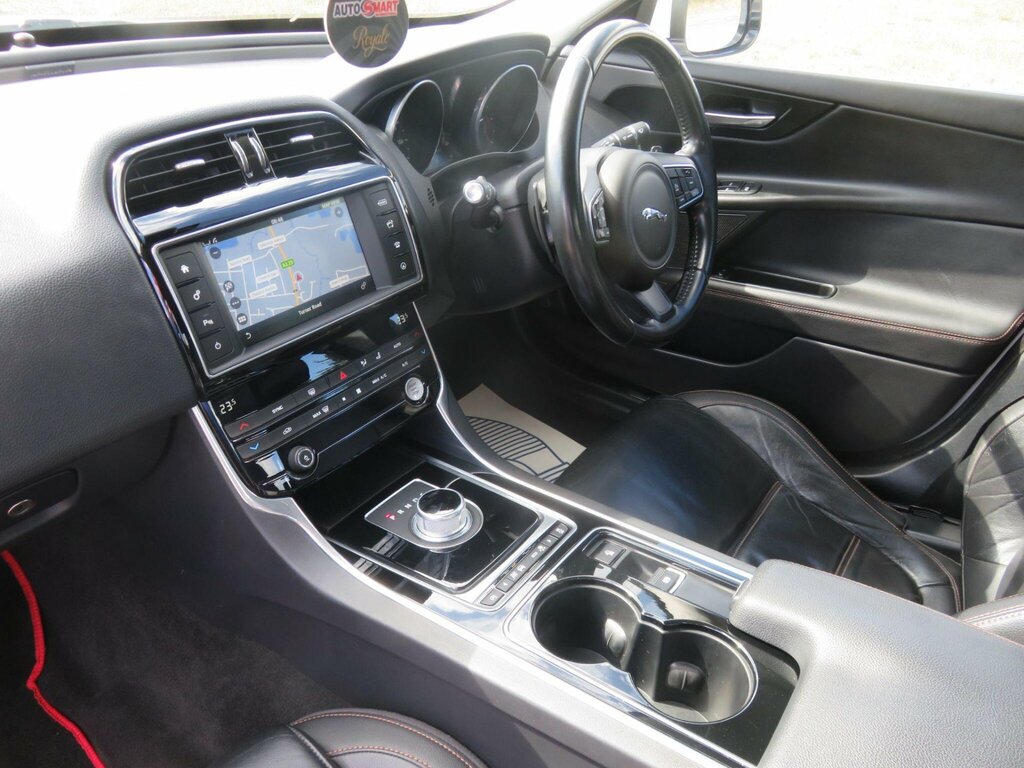 Jaguar XE 2.0D R-sport Saloon Grey #42