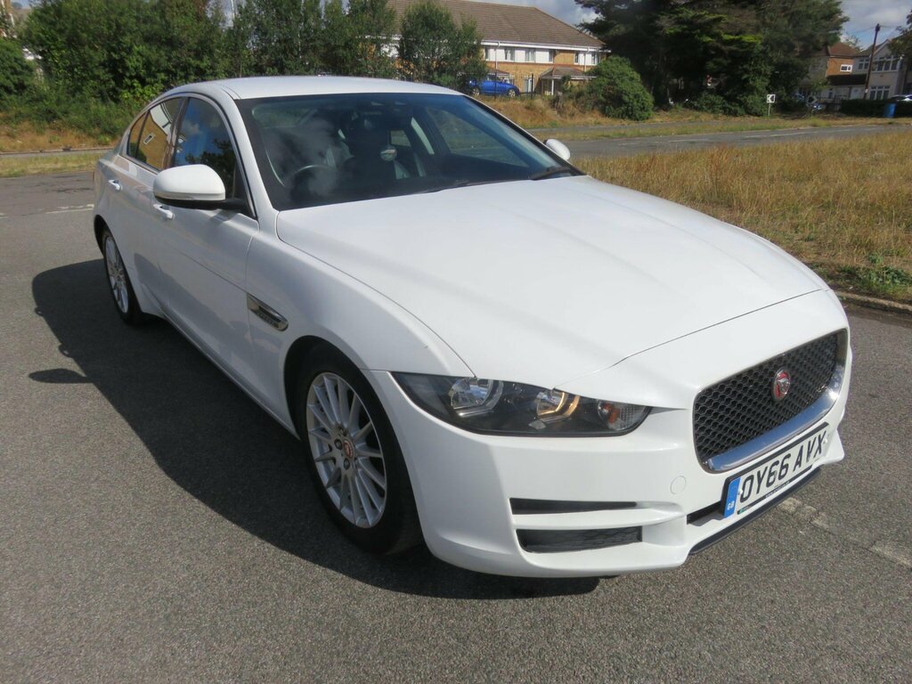 Jaguar XE 2.0D R-sport Saloon Grey #9