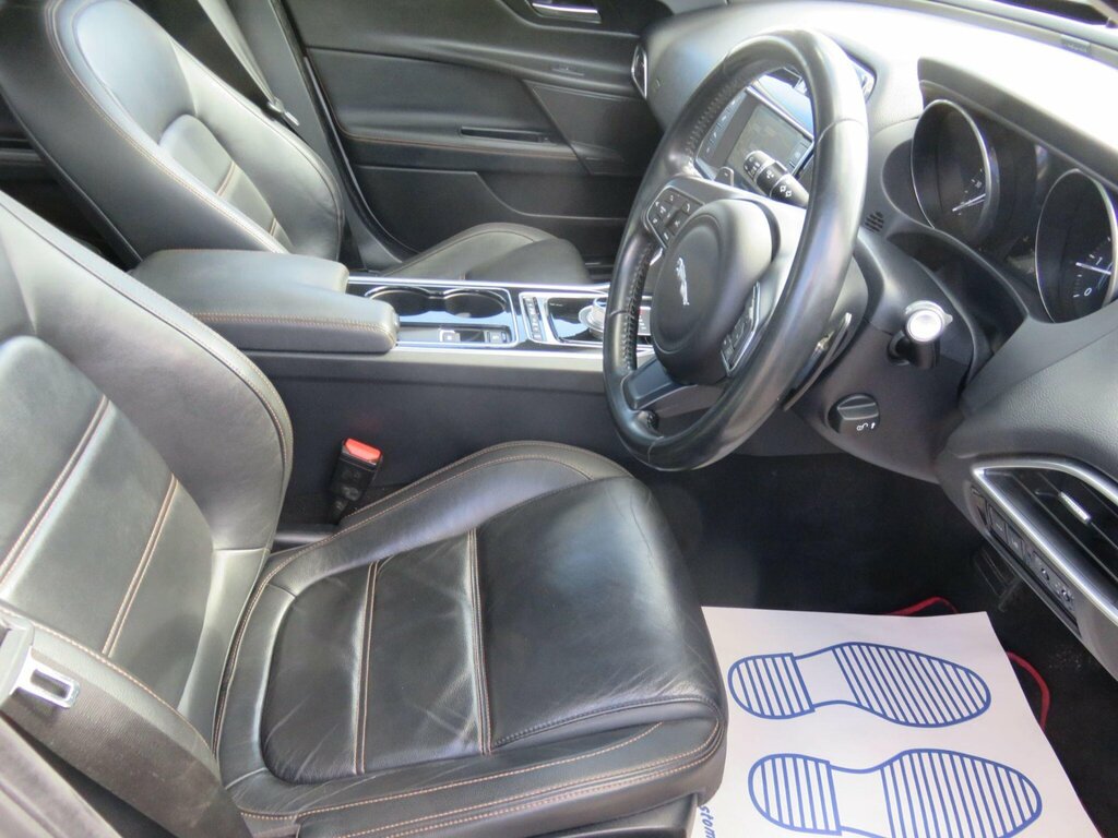 Jaguar XE 2.0D R-sport Saloon Grey #37