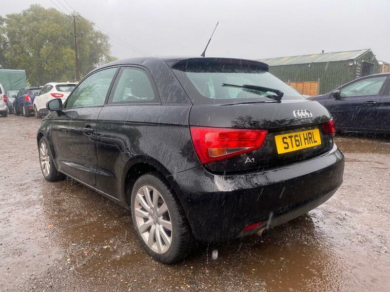Audi A1 1.6 Tdi Se Black #5