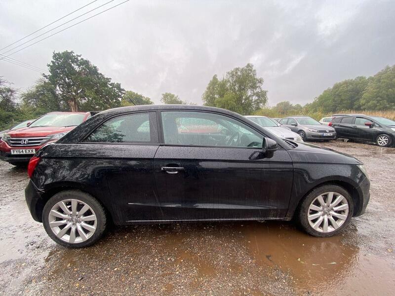 Audi A1 1.6 Tdi Se Black #8