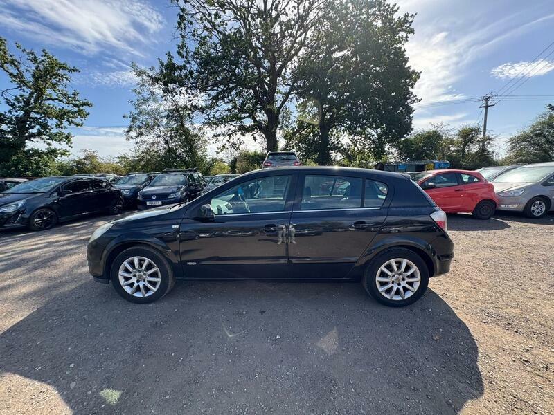 Vauxhall Astra Design Black #4