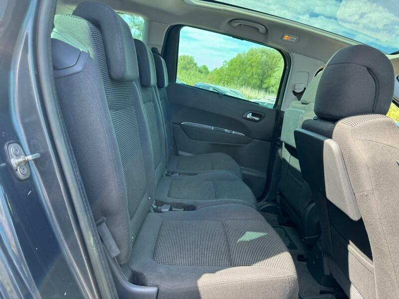 Peugeot 5008 Active White #9