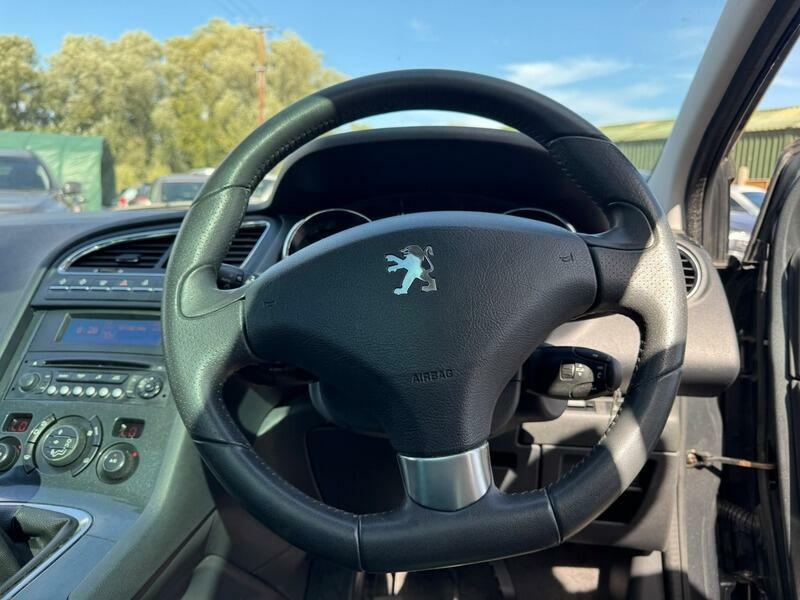 Peugeot 5008 Active White #13