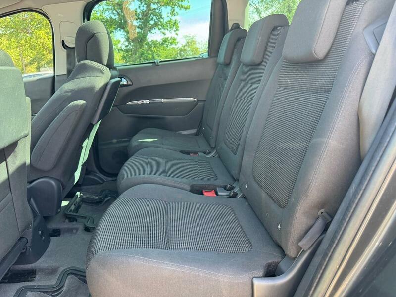 Peugeot 5008 Active White #16