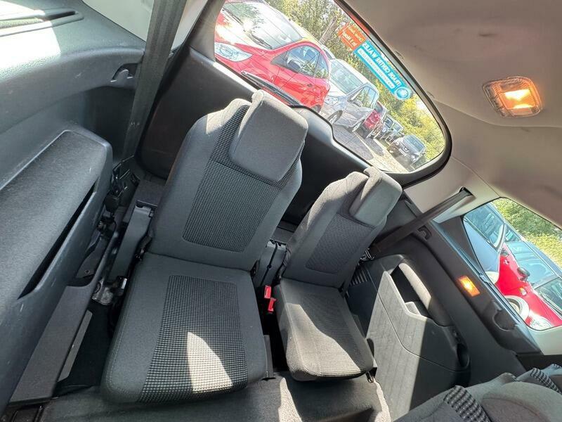 Peugeot 5008 Active White #10