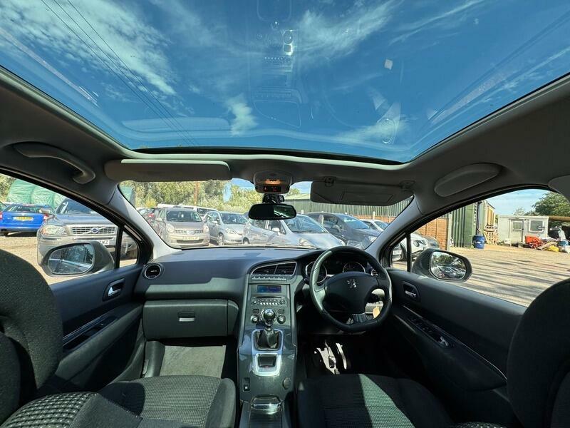 Peugeot 5008 Active White #18