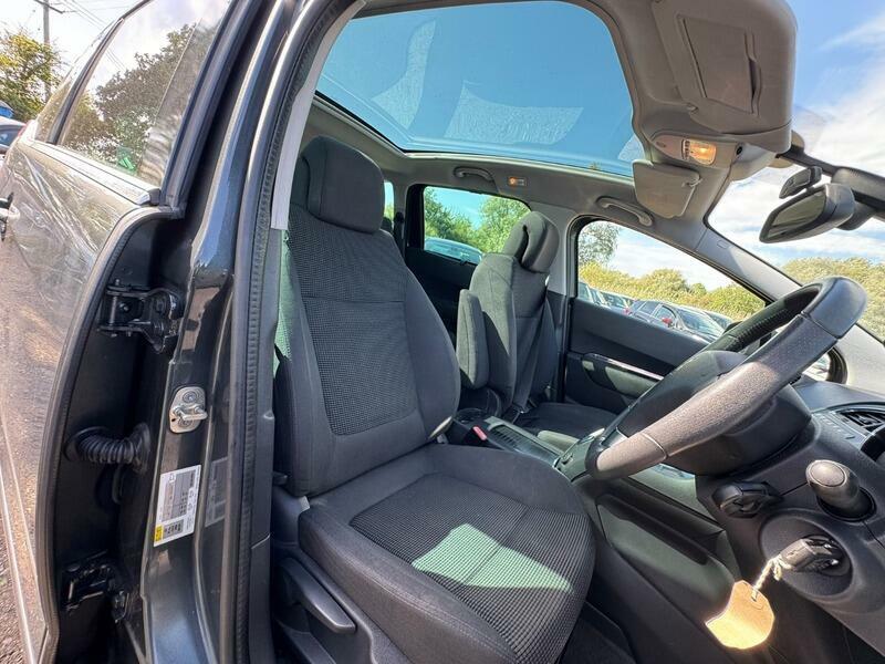 Peugeot 5008 Active White #12