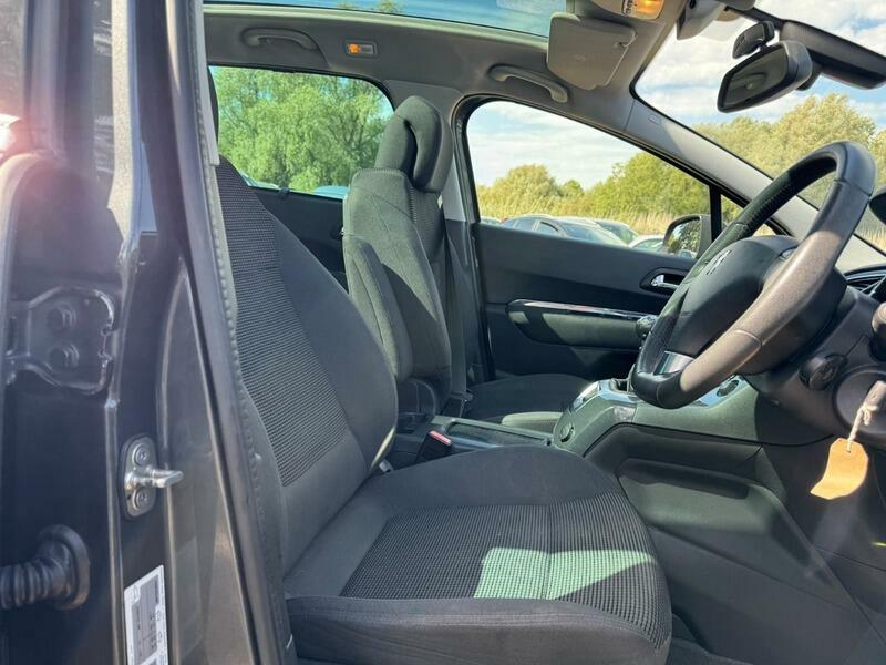 Peugeot 5008 Active White #11