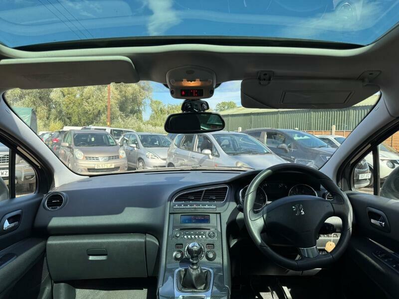 Peugeot 5008 Active White #19