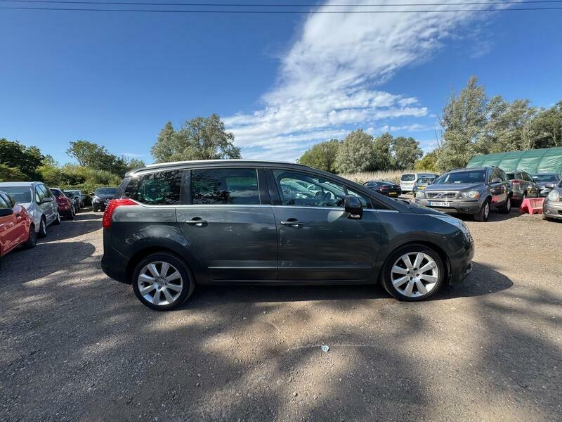 Peugeot 5008 Active White #7