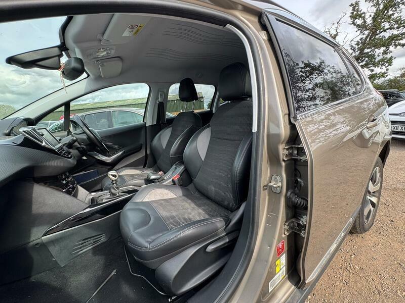 Peugeot 2008 1.2 Puretech Allure Grey #19