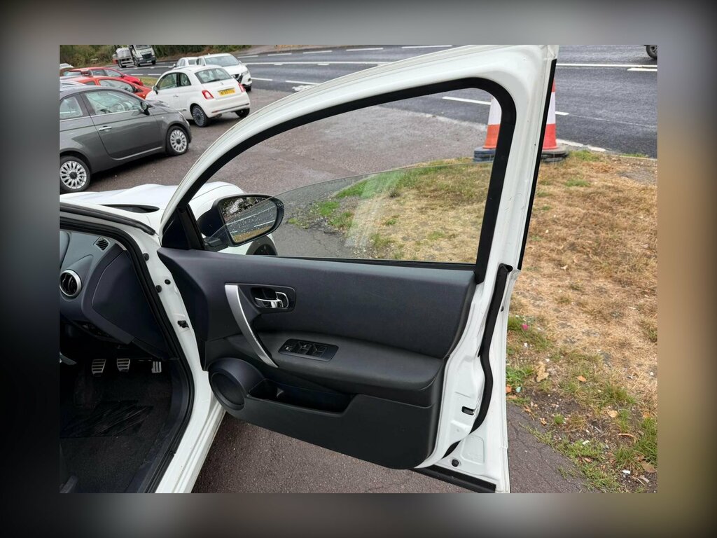 Nissan Qashqai+2 1.6 Plus 2 N-tec Red #10