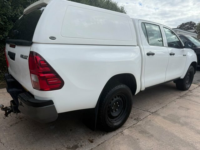 Toyota HILUX 2.4 D-4d Active Pickup Double Cab Manua White #3