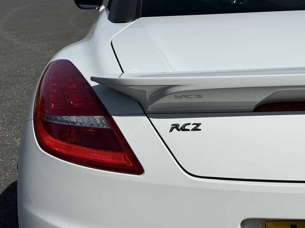 Peugeot RCZ Coupe White #12