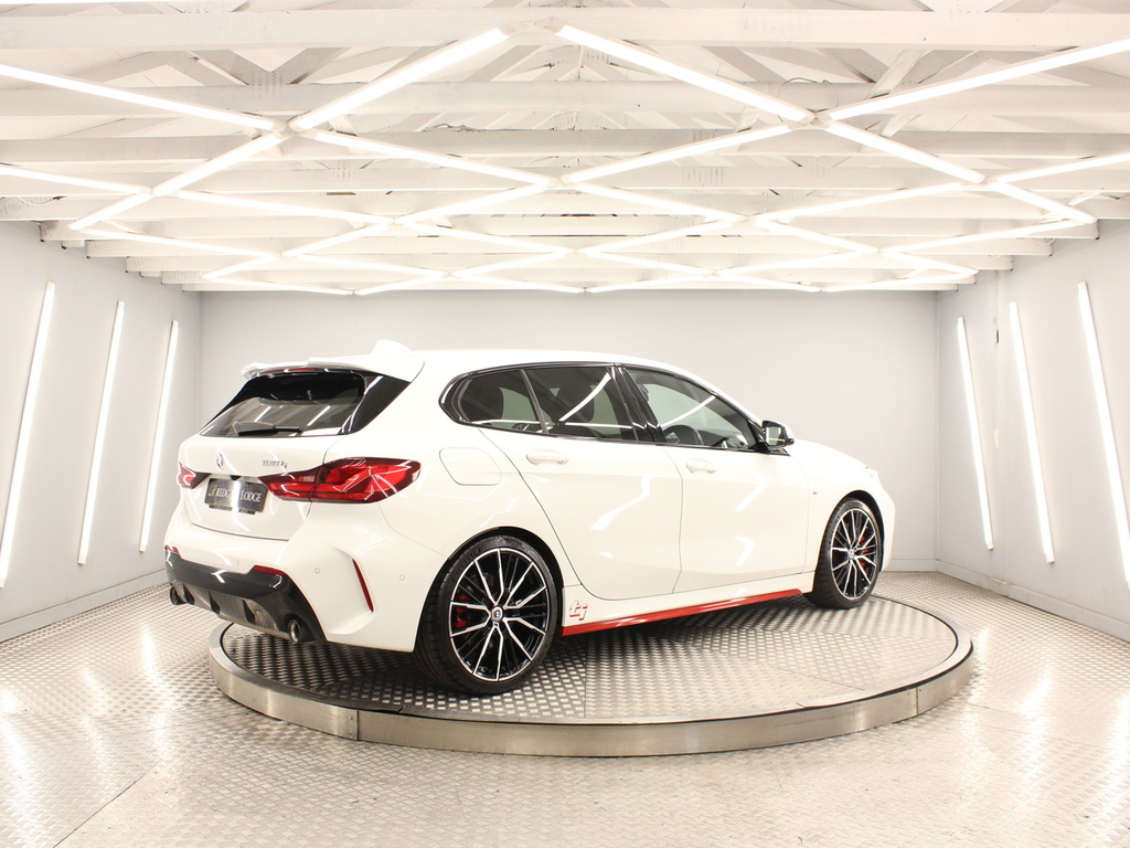 BMW 1 Series Hatchback YA21EVH White #4