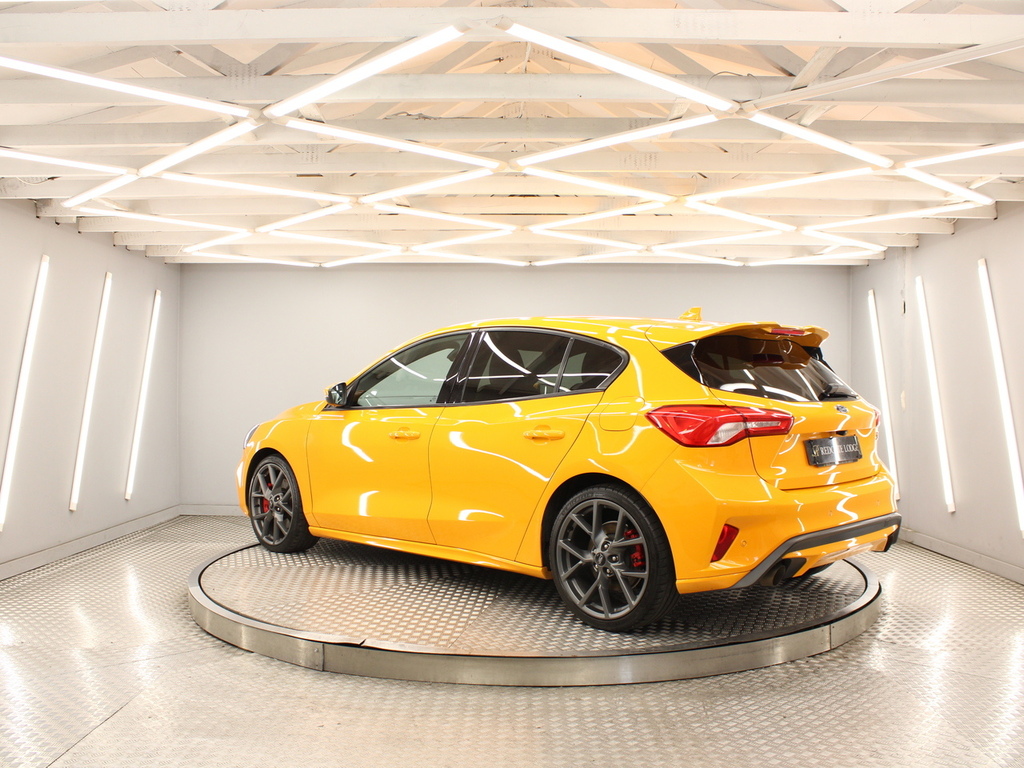 Ford Focus Hatchback HJ69VXH Orange #4