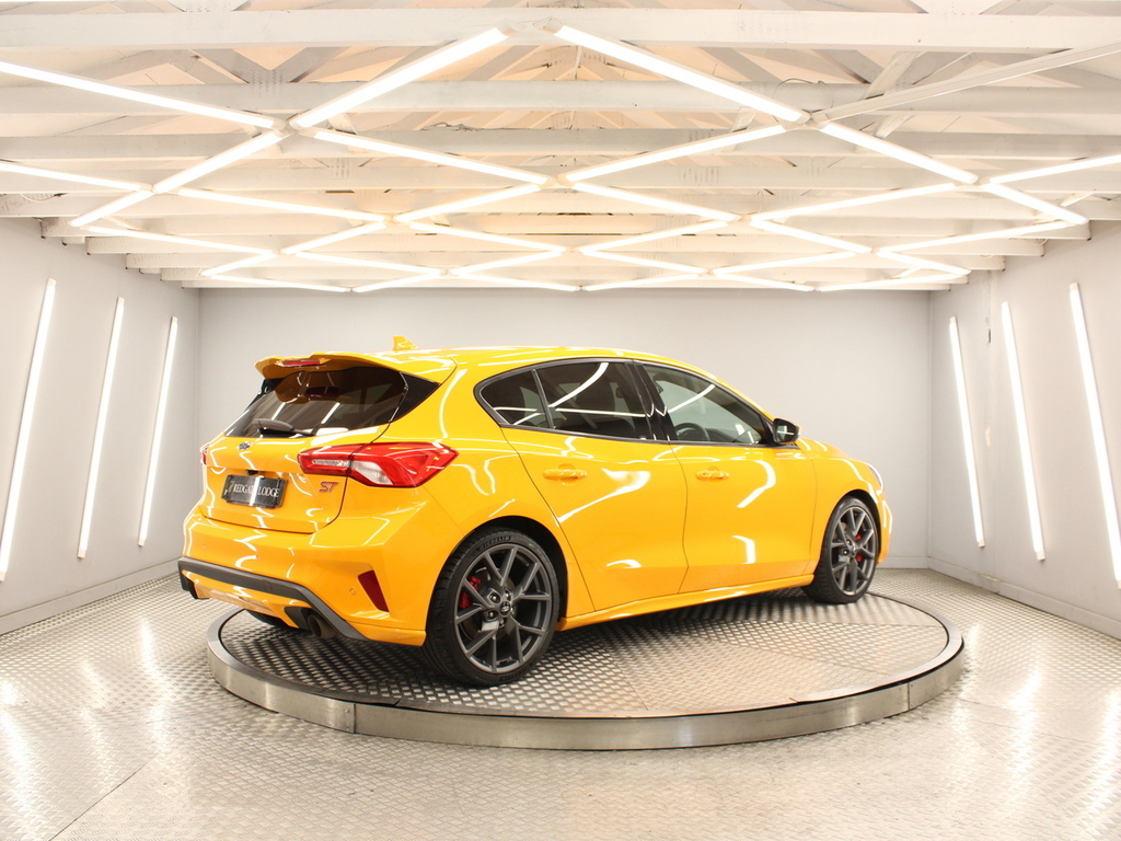 Ford Focus Hatchback HJ69VXH Orange #3