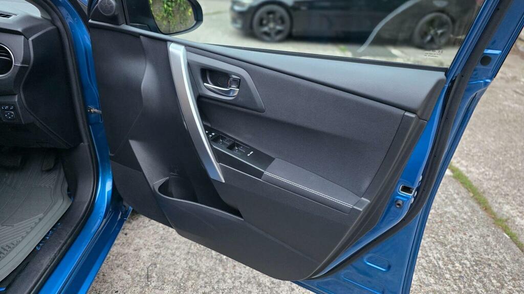 Toyota Auris D-4d Active Blue #44