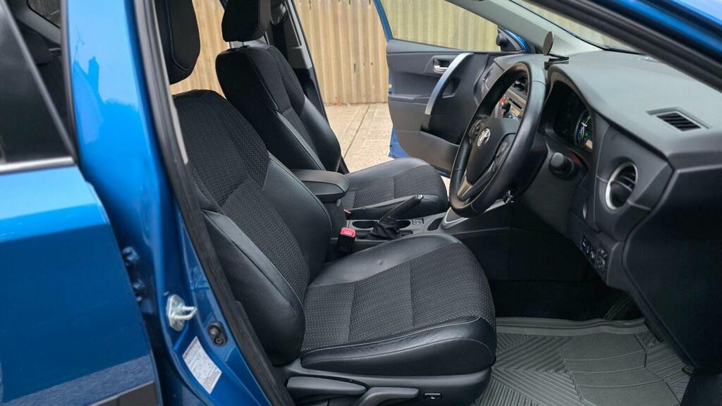 Toyota Auris D-4d Active Blue #36