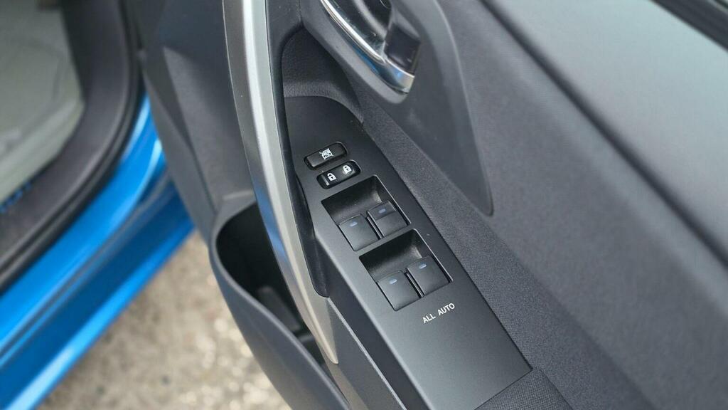 Toyota Auris D-4d Active Blue #32