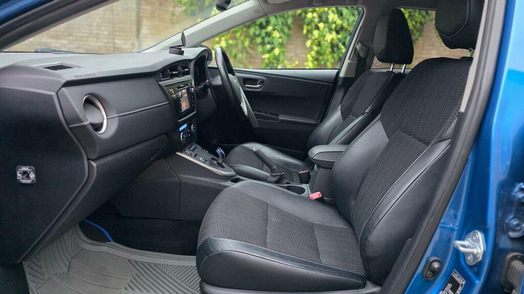 Toyota Auris D-4d Active Blue #11
