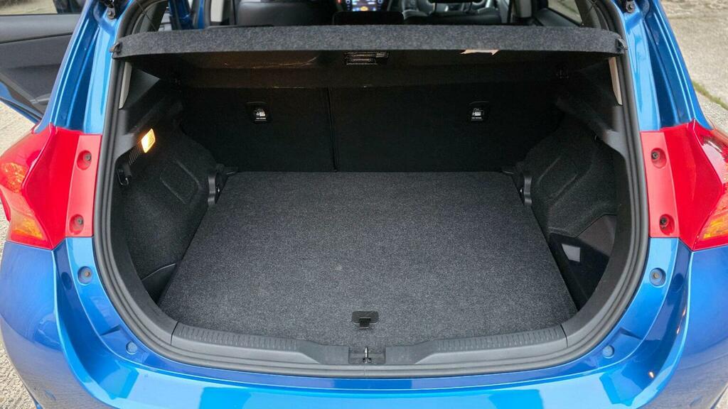 Toyota Auris D-4d Active Blue #15