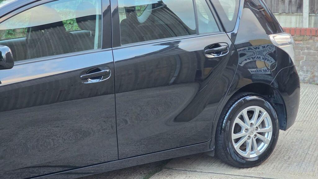 Toyota Verso Black #60
