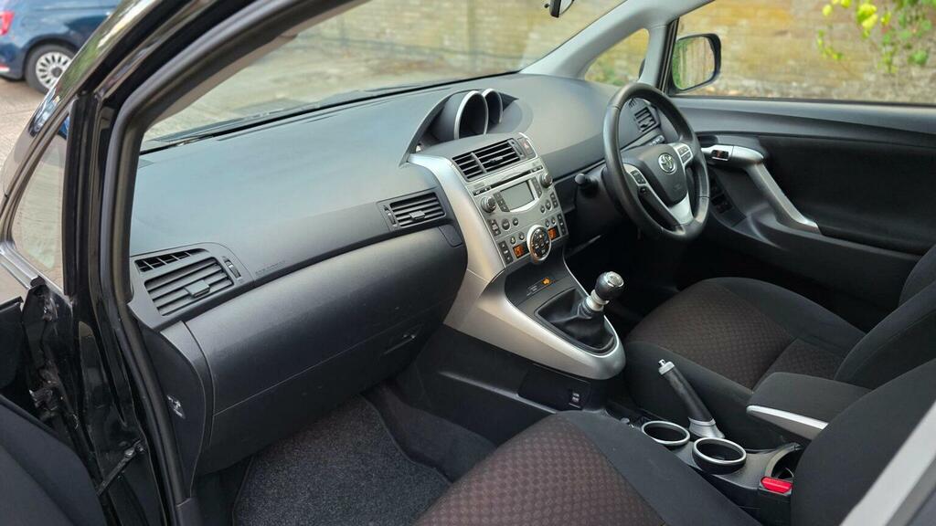 Toyota Verso Black #42