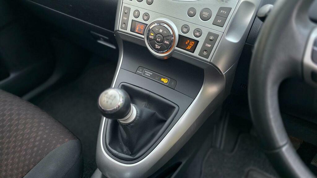 Toyota Verso Black #24