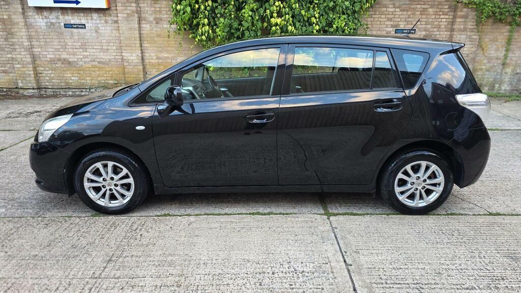 Toyota Verso Black #9