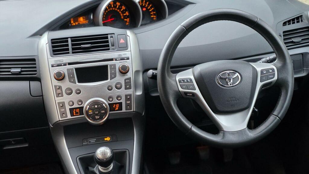 Toyota Verso Black #17