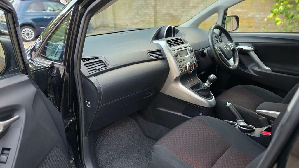 Toyota Verso Black #44