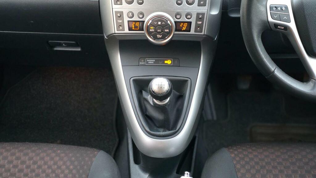 Toyota Verso Black #31