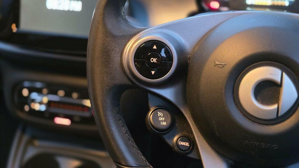 Smart Forfour 1.0 Passion Twinamic 20 Pound Tax, Park Sensors Red #24