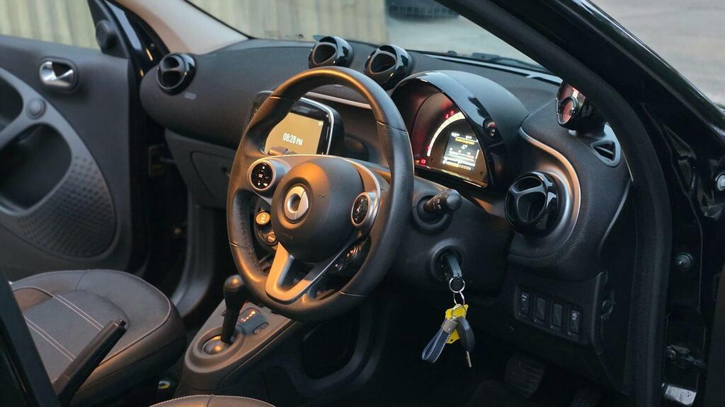 Smart Forfour 1.0 Passion Twinamic 20 Pound Tax, Park Sensors Red #27