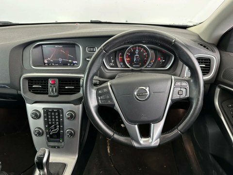 Volvo V40 T2 R-design Nav Plus White #9