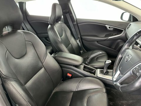 Volvo V40 T2 R-design Nav Plus White #8