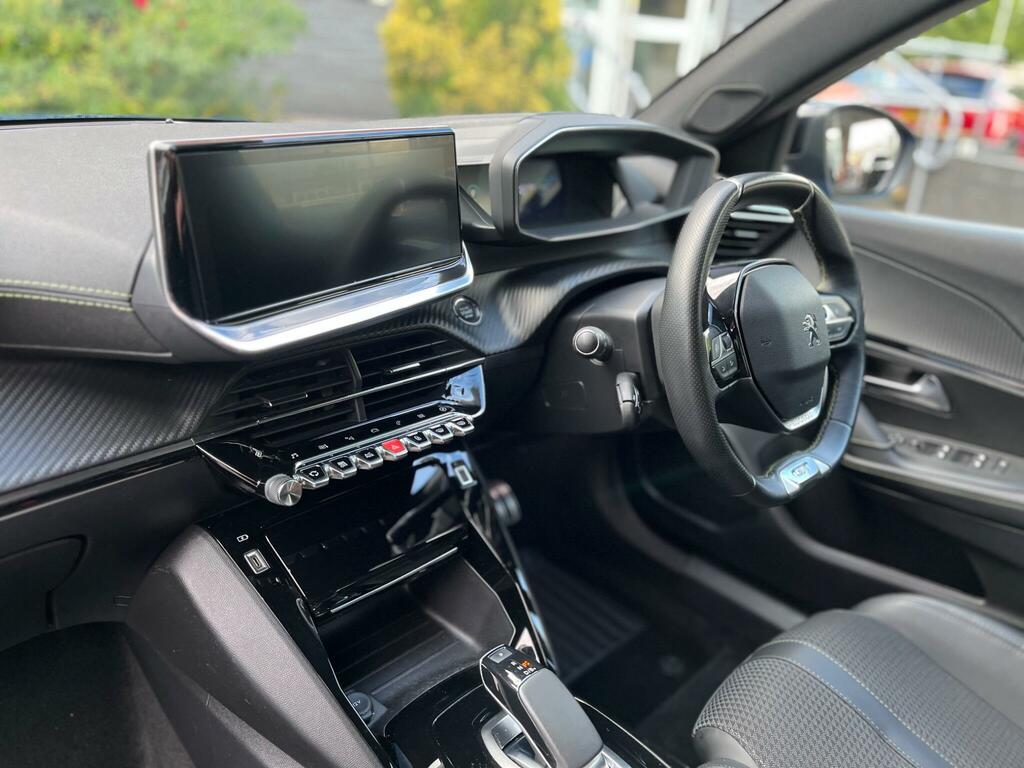 Peugeot e-2008 50Kwh Gt Suv 136 Ps #3
